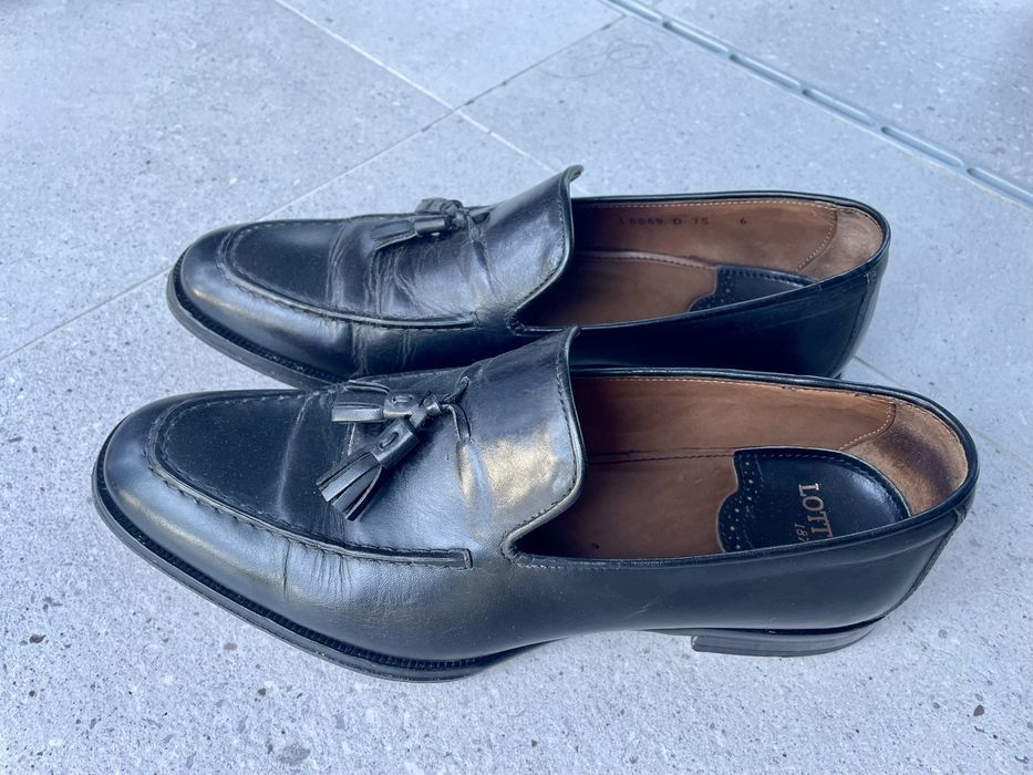 Sapatos pretos Lotusse T41