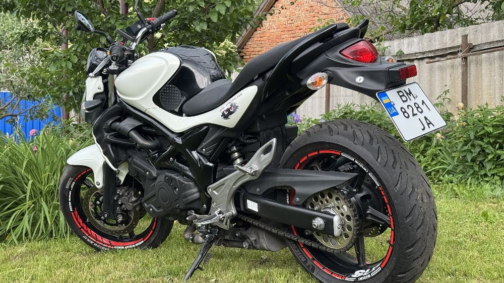 Suzuki gladius 400