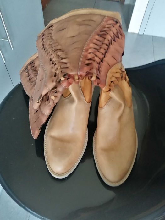 Bota e sapatilhas de mulher