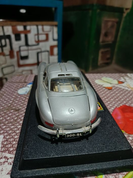Коллекционная машинка mercedes-benz 300SL