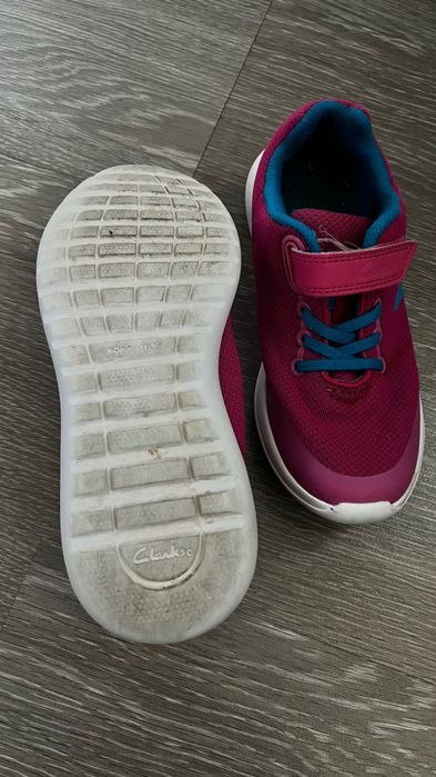 Продам кросівки на дівчинку