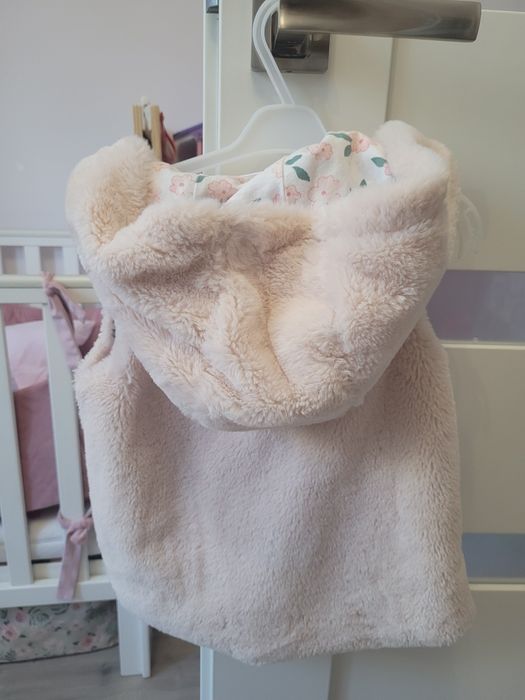 Kamizelka z kapturem 98