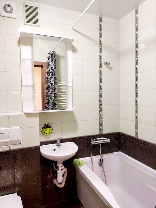 метро Дорогожичі,вул.Рилеева 25. Подільский район.