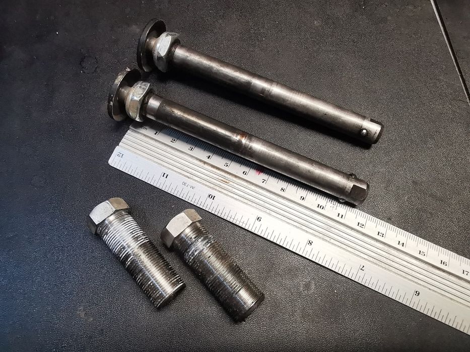 Oś do wózka gtm 12mm wraz z tujejami cambra