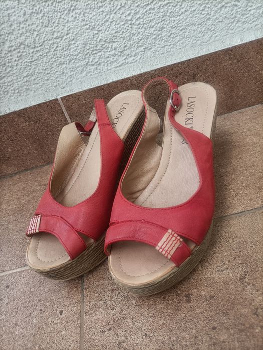 Sandały damskie na koturnie Lasocki (rozmiar 38)