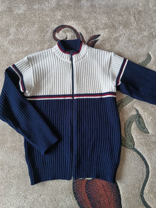 Rozsuwany sweter chłopięcy r. 152