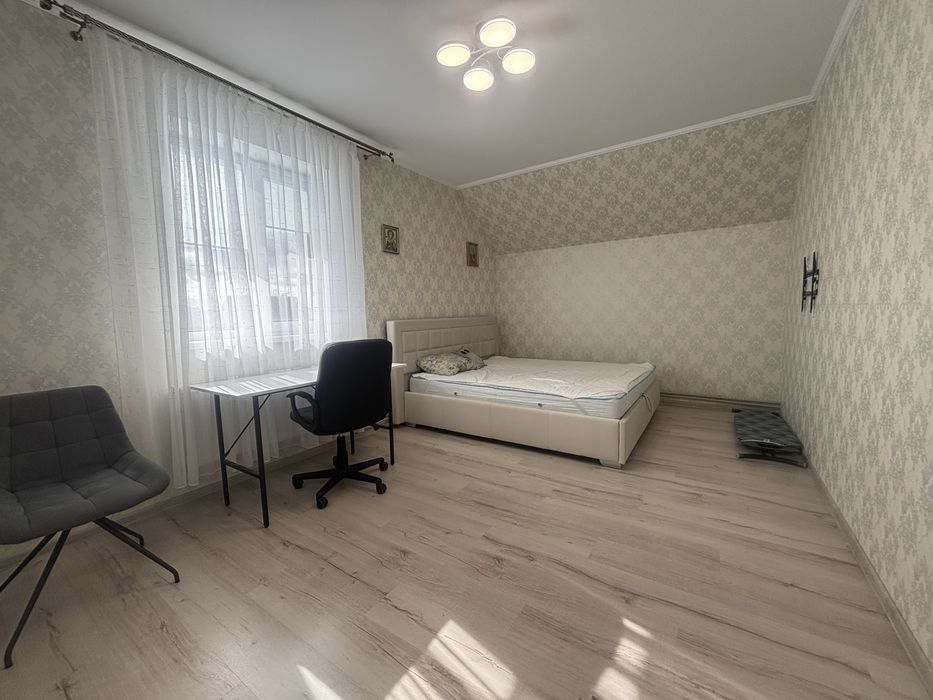 Продам житловий будинок з ремонтом та підвалом від власника