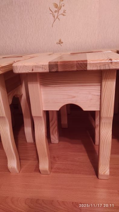 Самовивіз.Продам дерев'яний табурет висота 45см, ширина кришки34*3