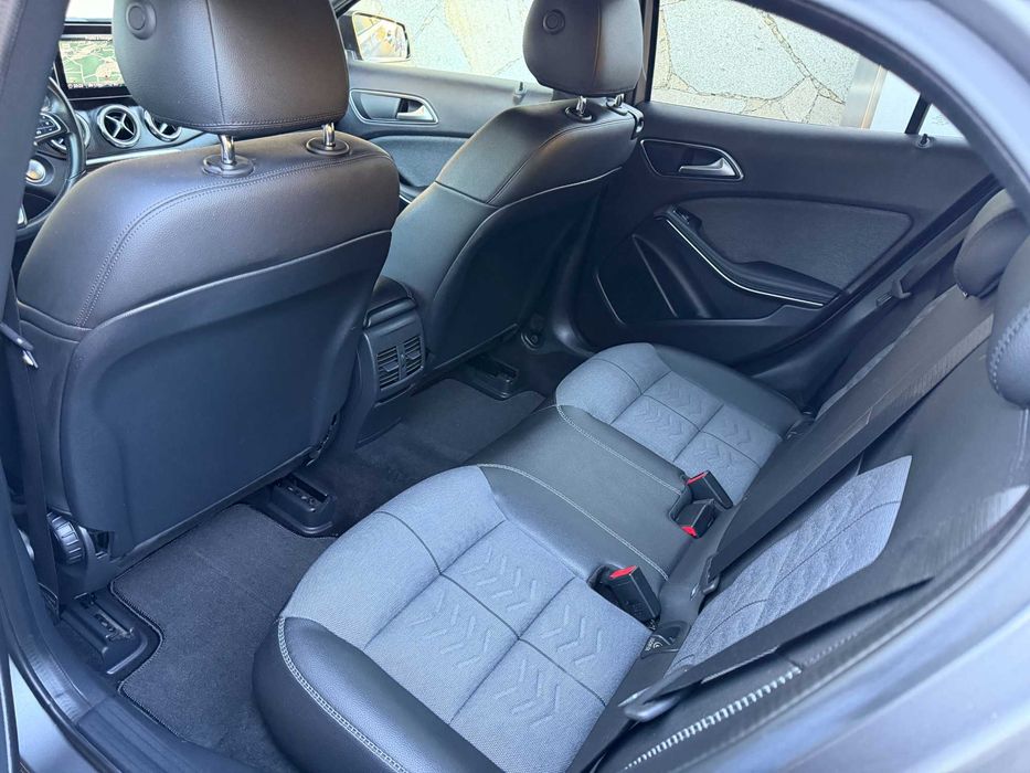 Mercedes -Benz GLA 180d Peak Edition