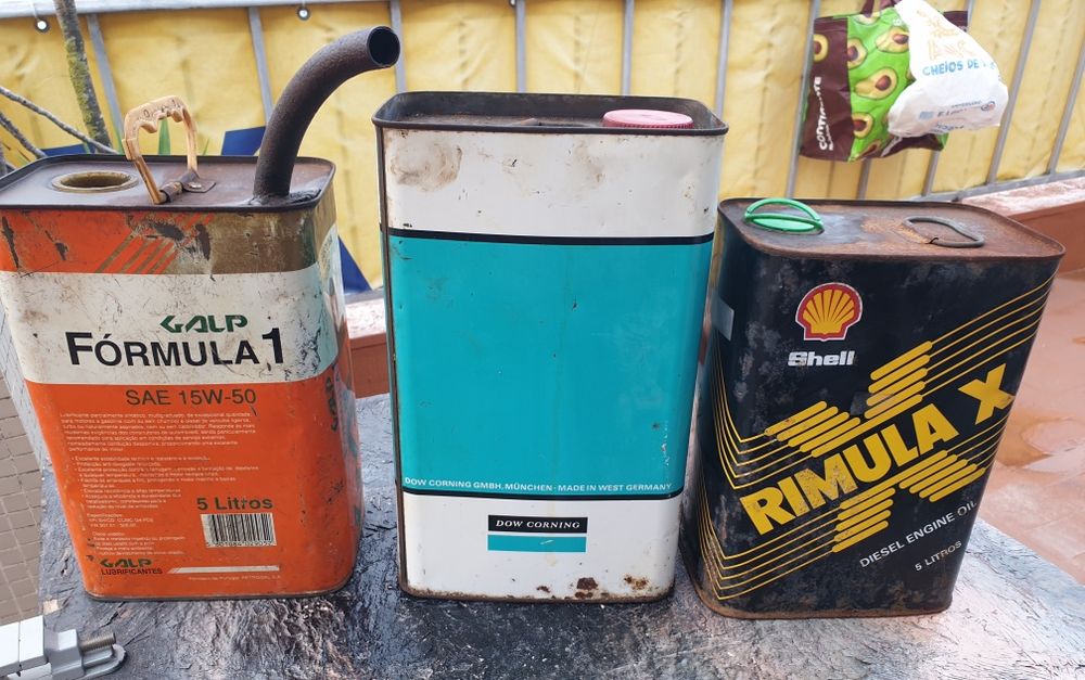 Latas antigas óleo