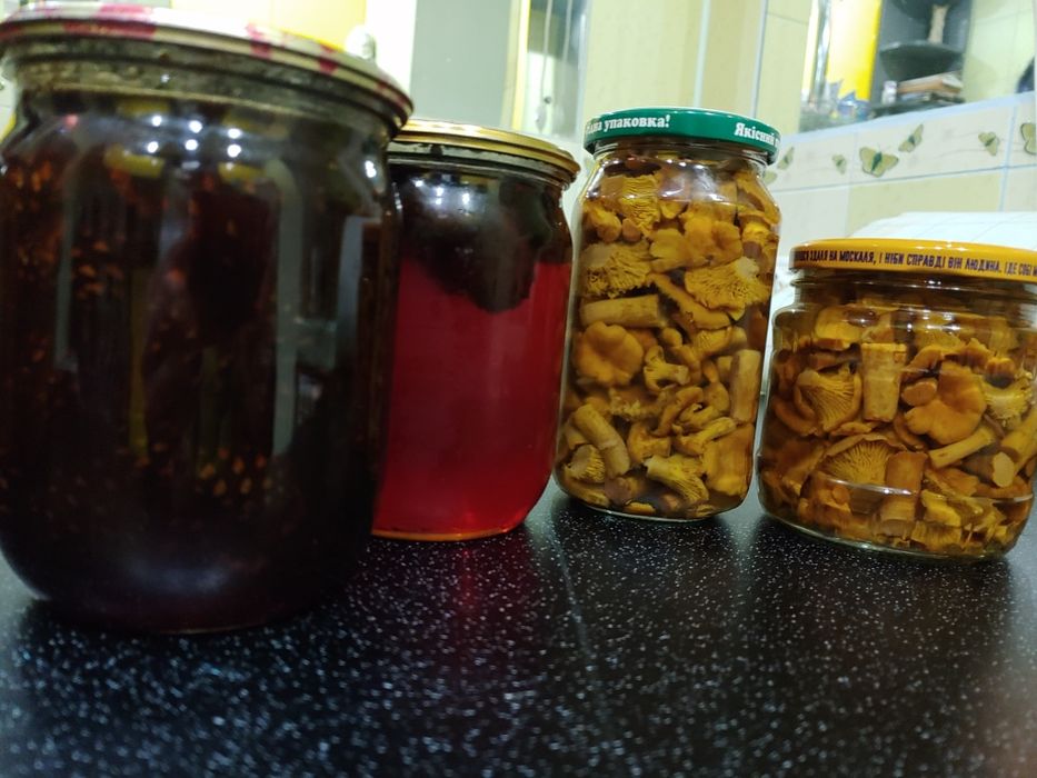 Домашняя консервация , огурчики, лисички, сацебели соус, варенье шишка
