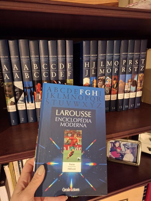 "Larousse Enciclopédia Moderna"