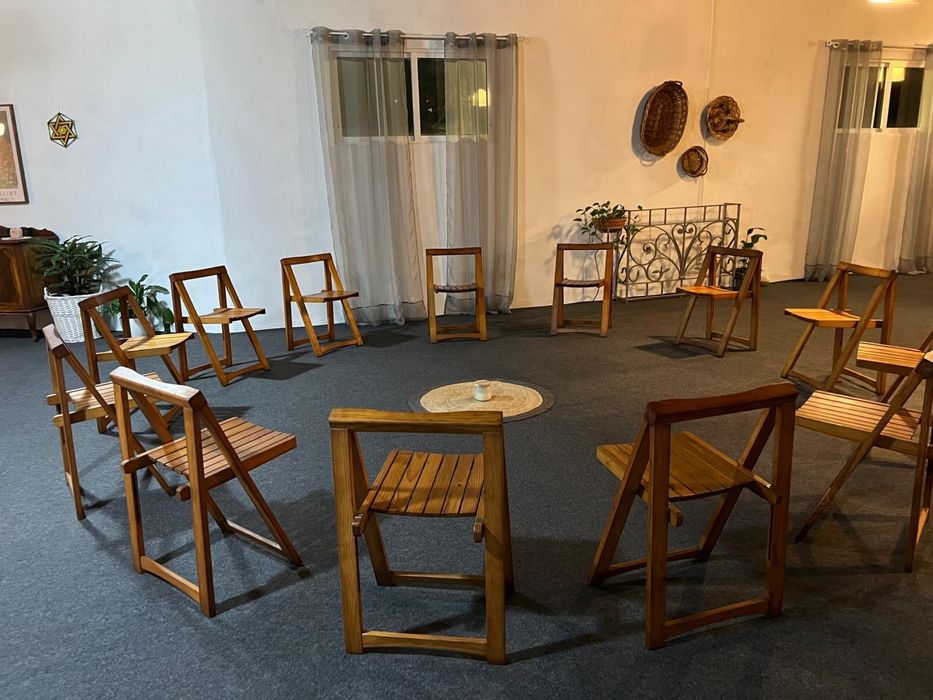 Cadeiras em madeira dobráveis para alugar