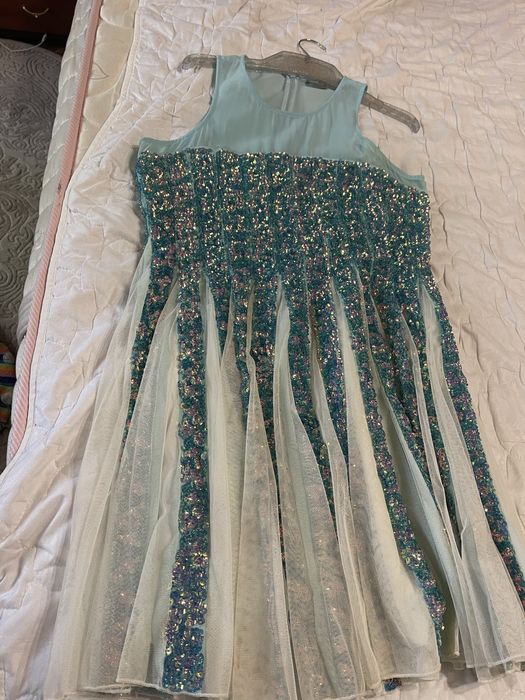 Вечерние платья  в пайедках сверкает очень