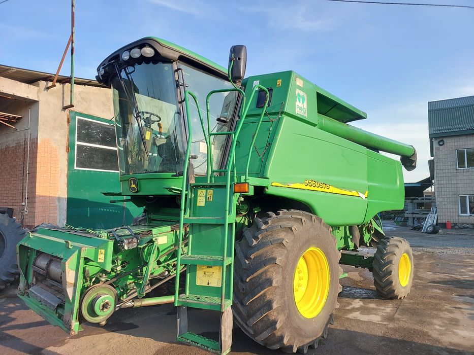 Продам комбайн Джон Дір недорого: 33 000 $ - Комбайн Тальне на Olx