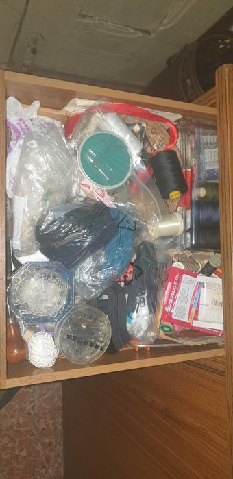 Máquina de costura Singer Company com móvel