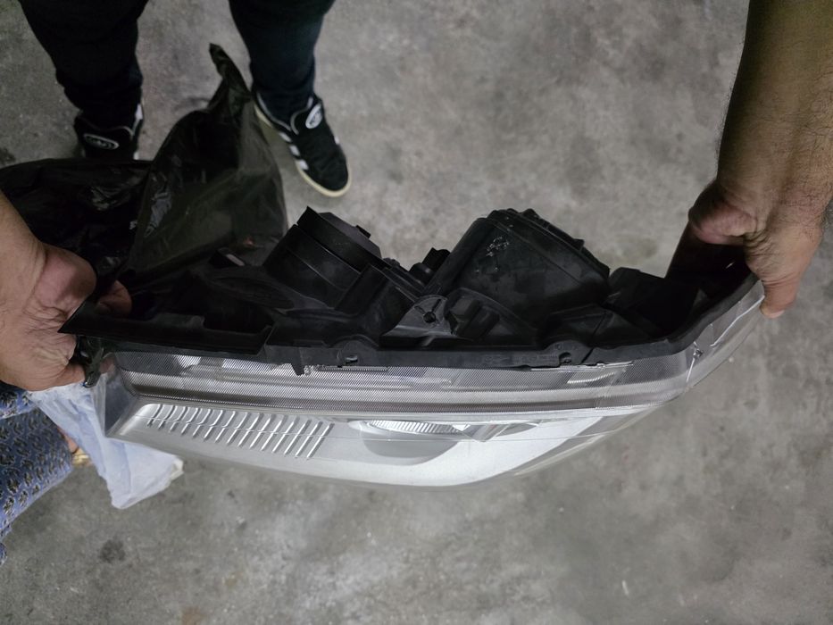 Farol esquerdo Renault Megane 2007
