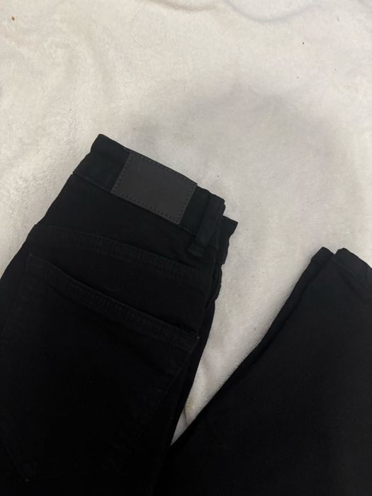 Czarne jeansowe dzwony Pull&Bear