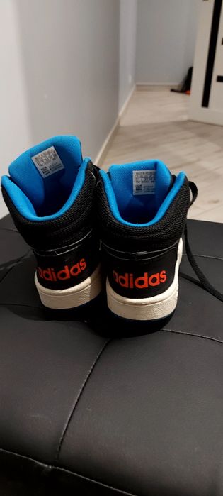 Продам красовки- черевики Adidas