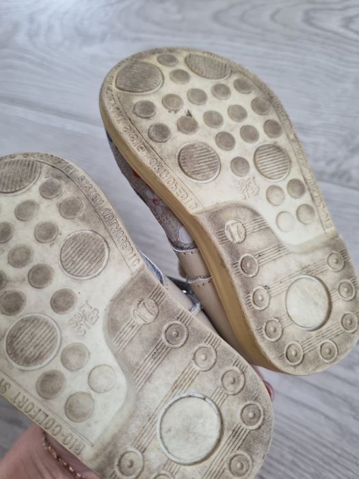 Віддам дитячі туфлі безкоштовно