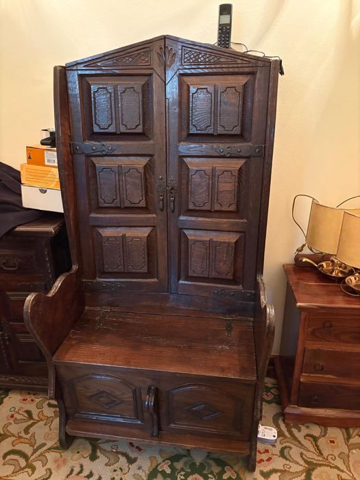 Movel com banco e prateleiras