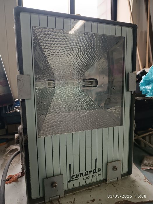 Projetor Leonardo Luce Italia - Eficiência e Durabilidade