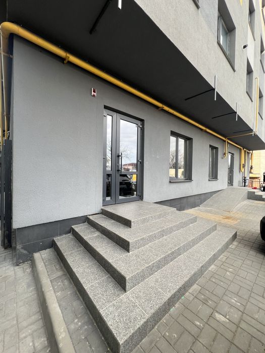 Продаж комерційного приміщення з готовим ремонтом вул.Рівненська