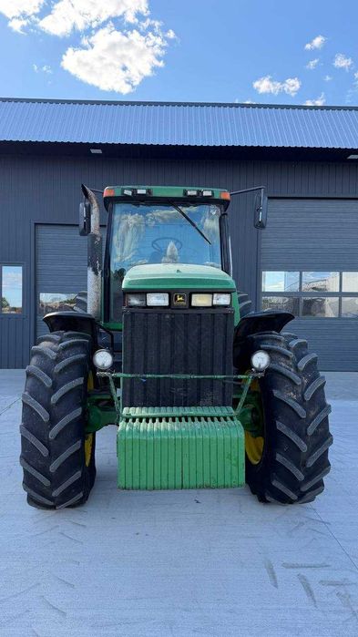 Трактор John Deere 8400