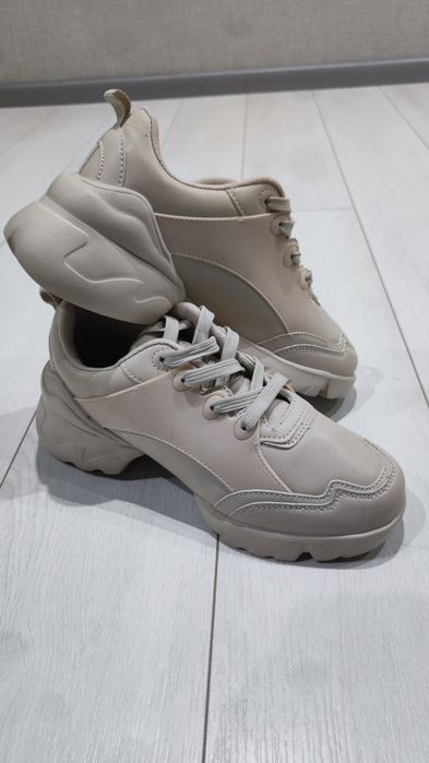 Продам кросівки жіночі