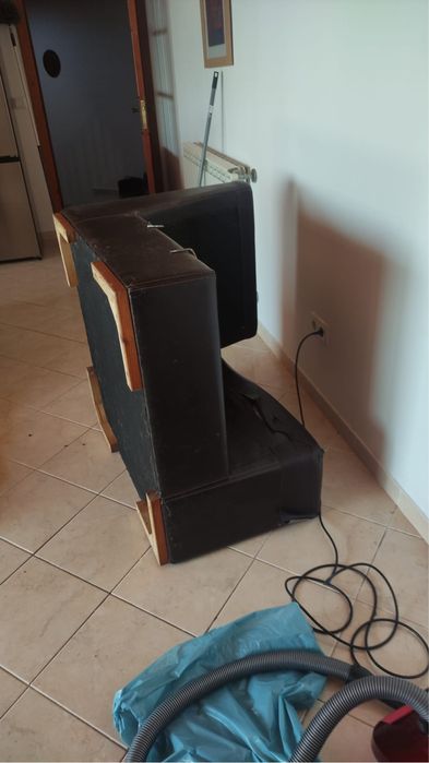 Sofá CHAISE LONG castanho usado em bom estado