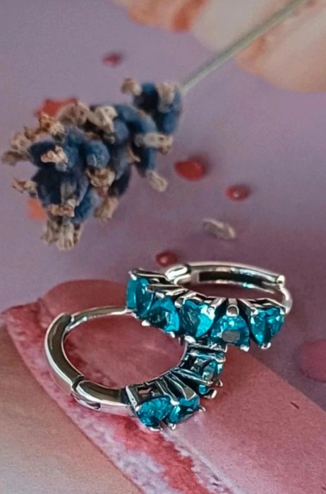 Srebrne kolczyki z błękitnymi cyrkoniami-serduszka