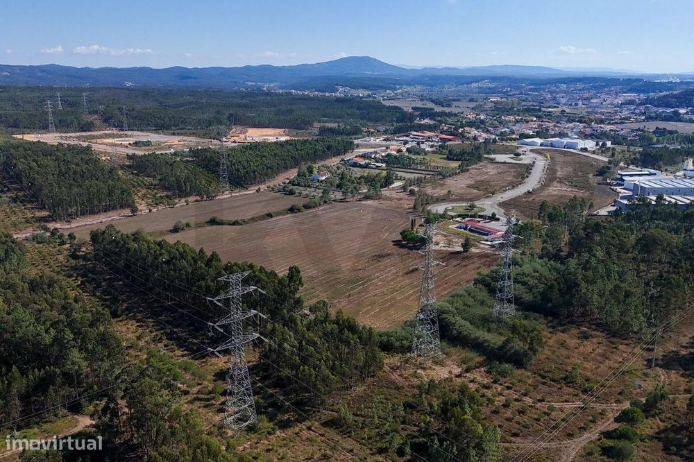 Loteamento Industrial composto por 26 lotes e 3 terrenos rústicos na Q