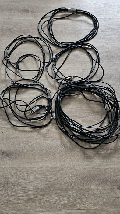 Sprzęt muzyczny, mikrofony,stojaki,futerał,kable itp