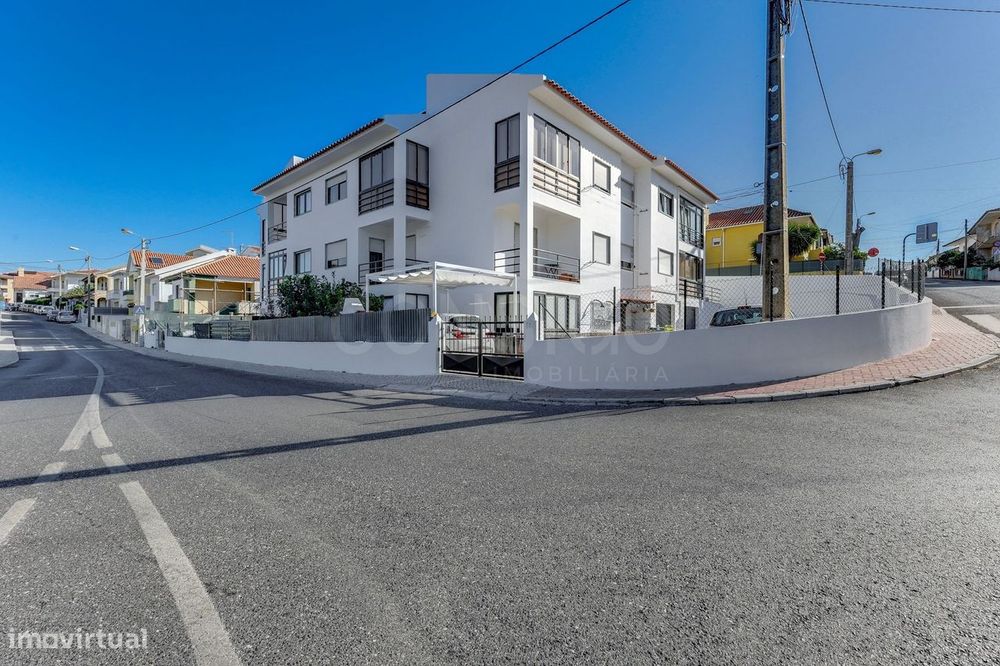 T3 em Porto Salvo | Garagem box e amplo espaço exterior