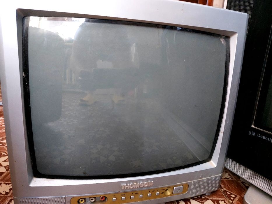 Продам за 1000 три телевізори та монітор в робочому стані