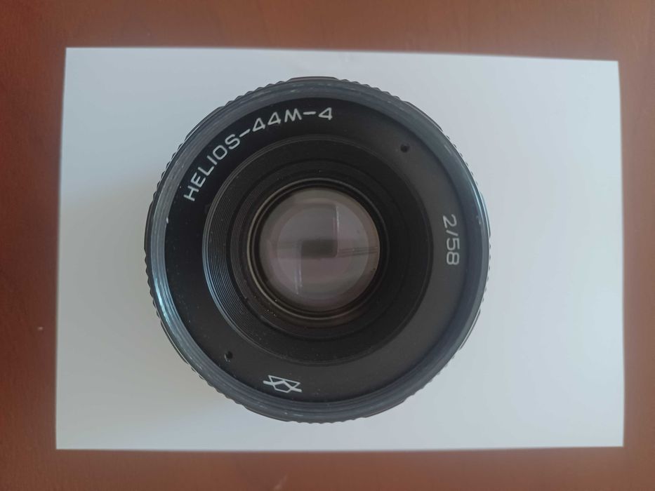 Objectiva Helios-44M-4 58mm f/2 com adaptador para Canon EF/EF-S