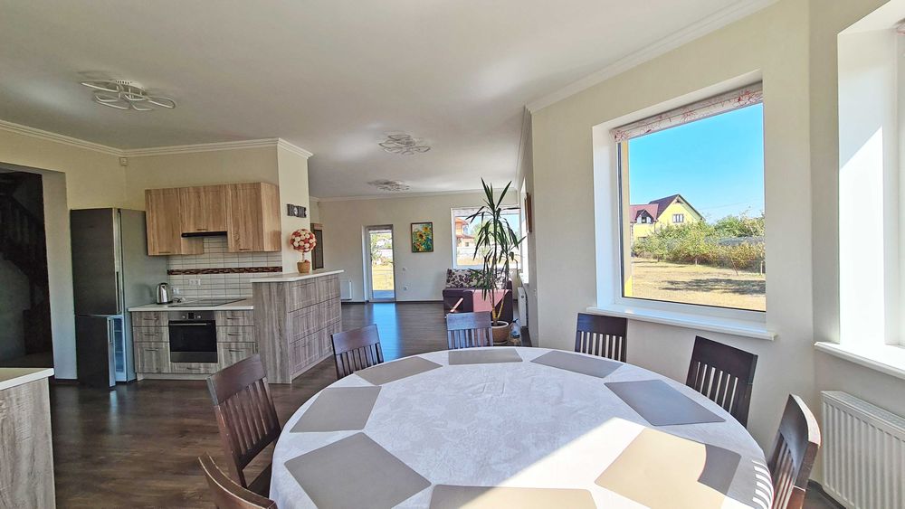 Будинок в с. Погреби  з газом і генератором з сучасним ремонтом