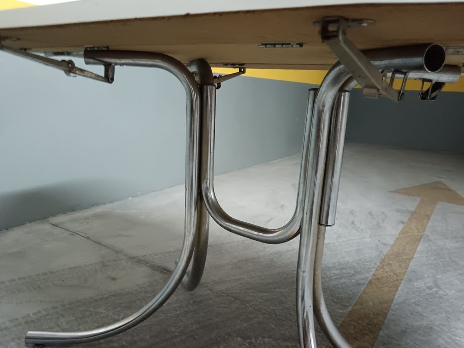 Mesa de cozinha branca
