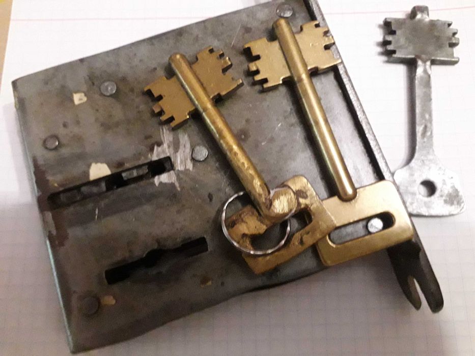 Замок гаражний дверной времен СССР