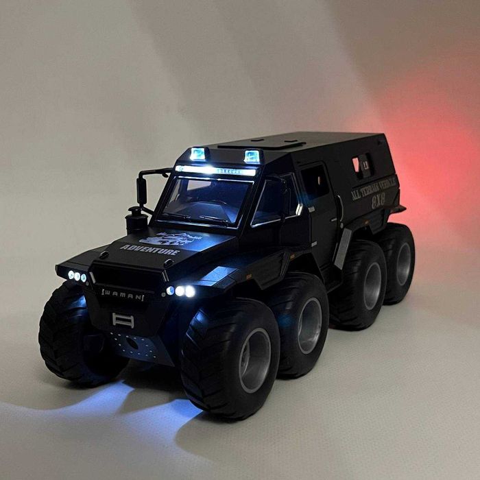 Металева Колекційна модель 1:24 Shaman 8×8 з підсвіткою фар, звуком