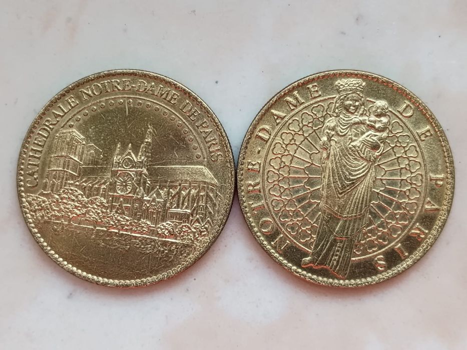 Medale okolicznościowe Katedra Notre-Dame 2 szt
