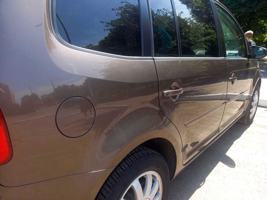 Volkswagen Touran 2011  2.0D AT (140 к.с.) Стан -Хороший.!