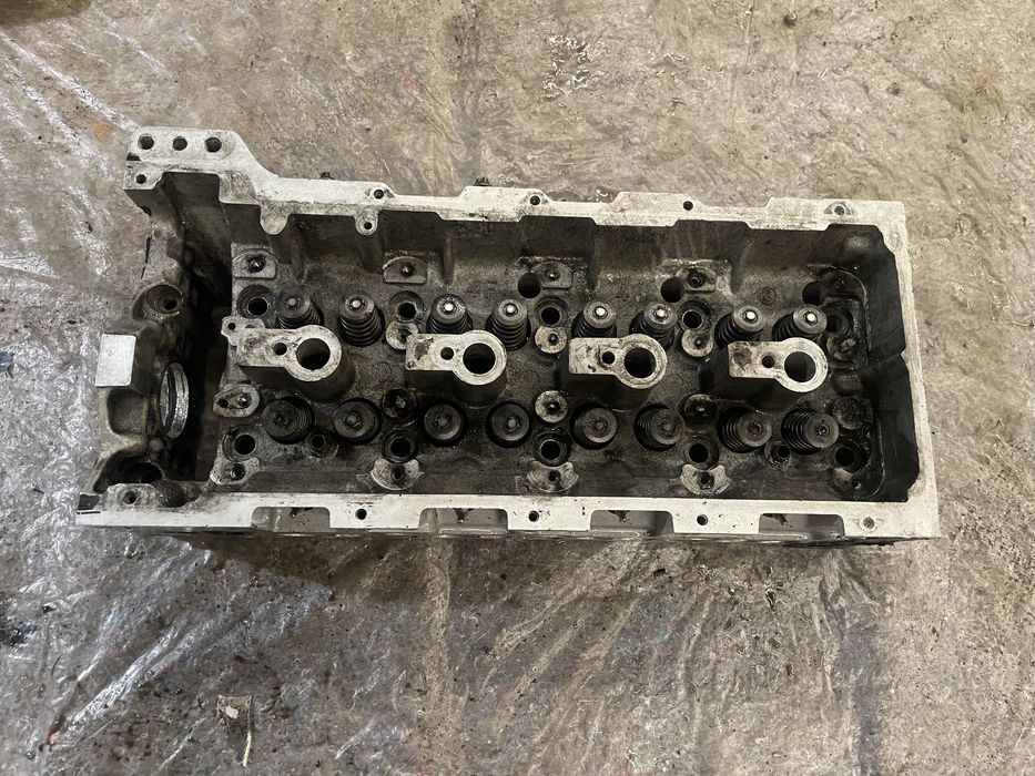 ГБЦ головка блока клапанна кришка om611 2.2cdi vito sprinter хороша.