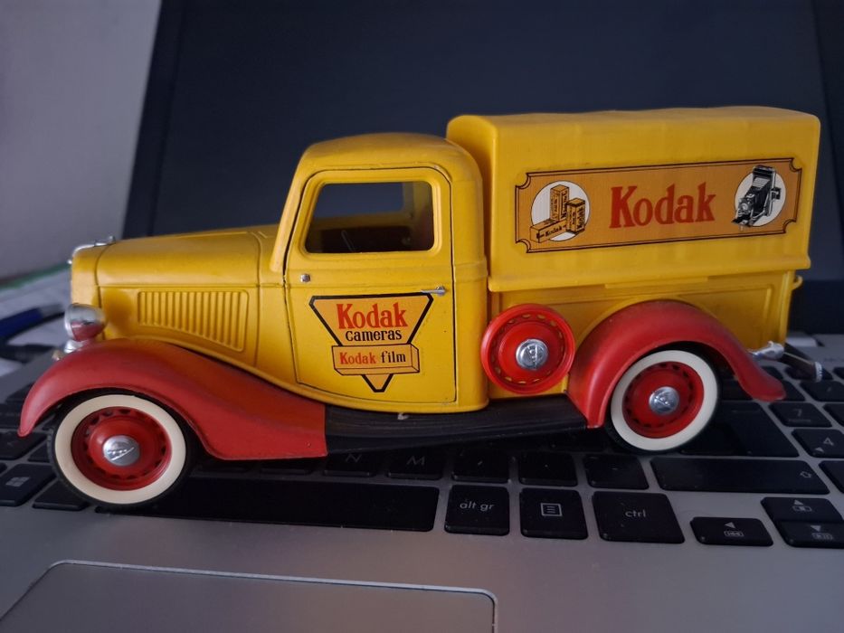 Furgões Ford V8 Kodak 1/18