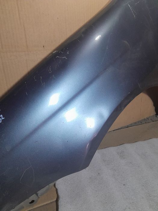 Volkswagen golf V kombi.крило переднє