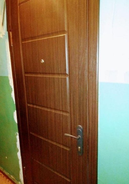 Продам комуну на Черемхах з ремонтом (300-297)