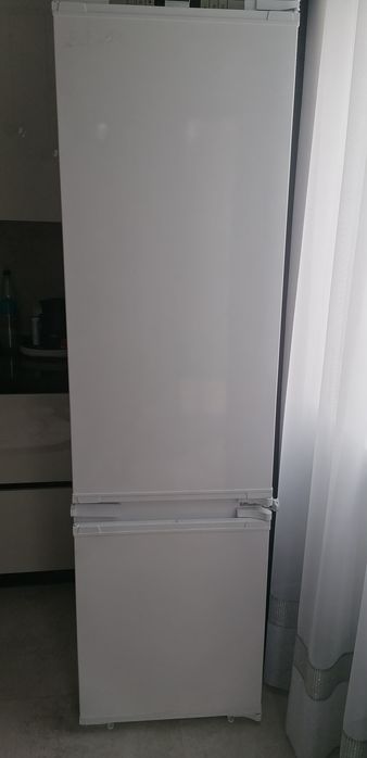 Lodówka do zabudowy 193 wys. Grundig model GKNI25920