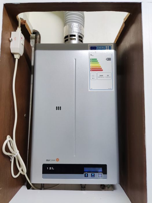 Esquentador OLI 12L ventilado a gás + outro para peças