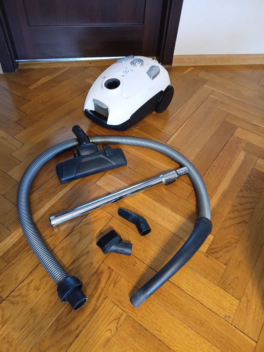 Electrolux EasyGo model EEG41IW 650 W