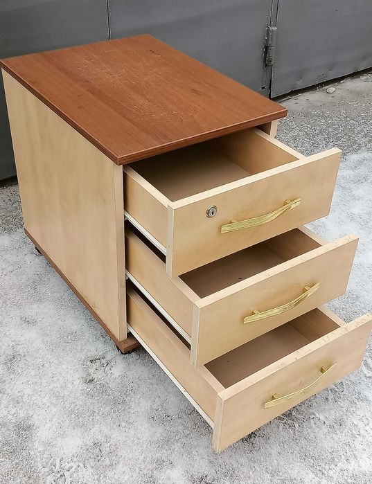 Мобильная офисная тумба с колёсами и замком: 1 500 грн. - Офісні меблі ...